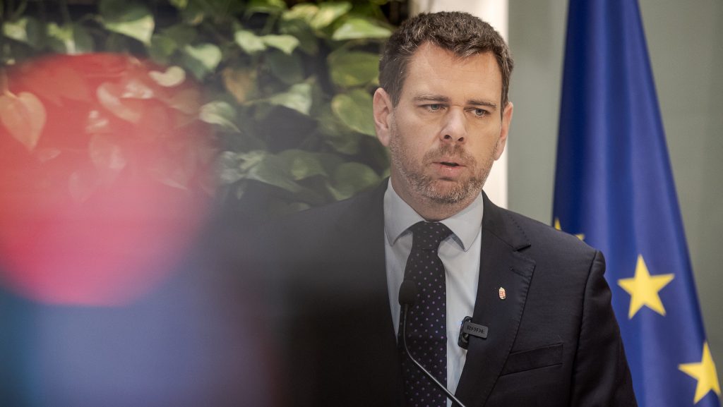 Újabb vasútvonal teljes felújítását ígérte meg Vitézy Dávid