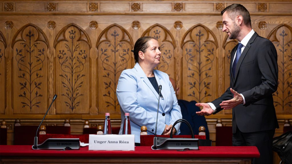 Zárug Péter Farkas: Unger Anna nem egy nyuszi a kalapból
