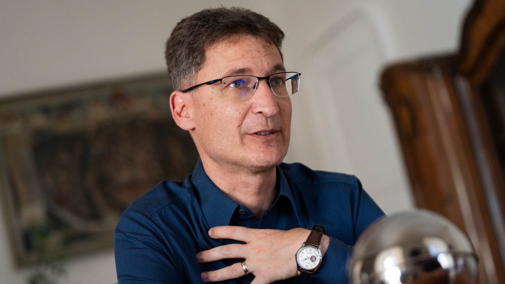 Cser-Palkovics: Szeptember 3-ig türelmet kérek
