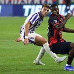 Markgráf Ákos, az Újpest (b) és Jean Florent Batoum, a Nyíregyháza játékosa.
