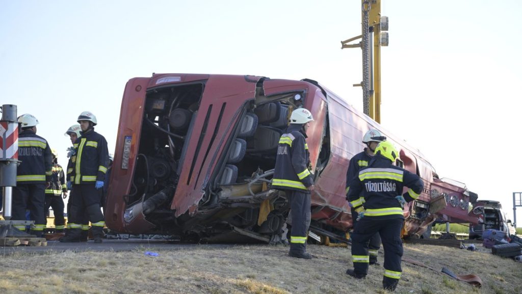 A lengyel kórházak készen állnak az M3-ason történt buszbaleset sérültjeinek fogadására