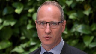 Kádár Pál, a Védelmi Igazgatási Hivatal főigazgatója a Miniszterelnökségen tartott kormányszóvivői tájékoztatón 2026. augusztus 13-án.