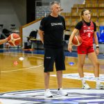 Völgyi Péter szövetségi kapitány a világbajnokságra készülő női kosárlabda-válogatott sajtónyilvános edzésén.