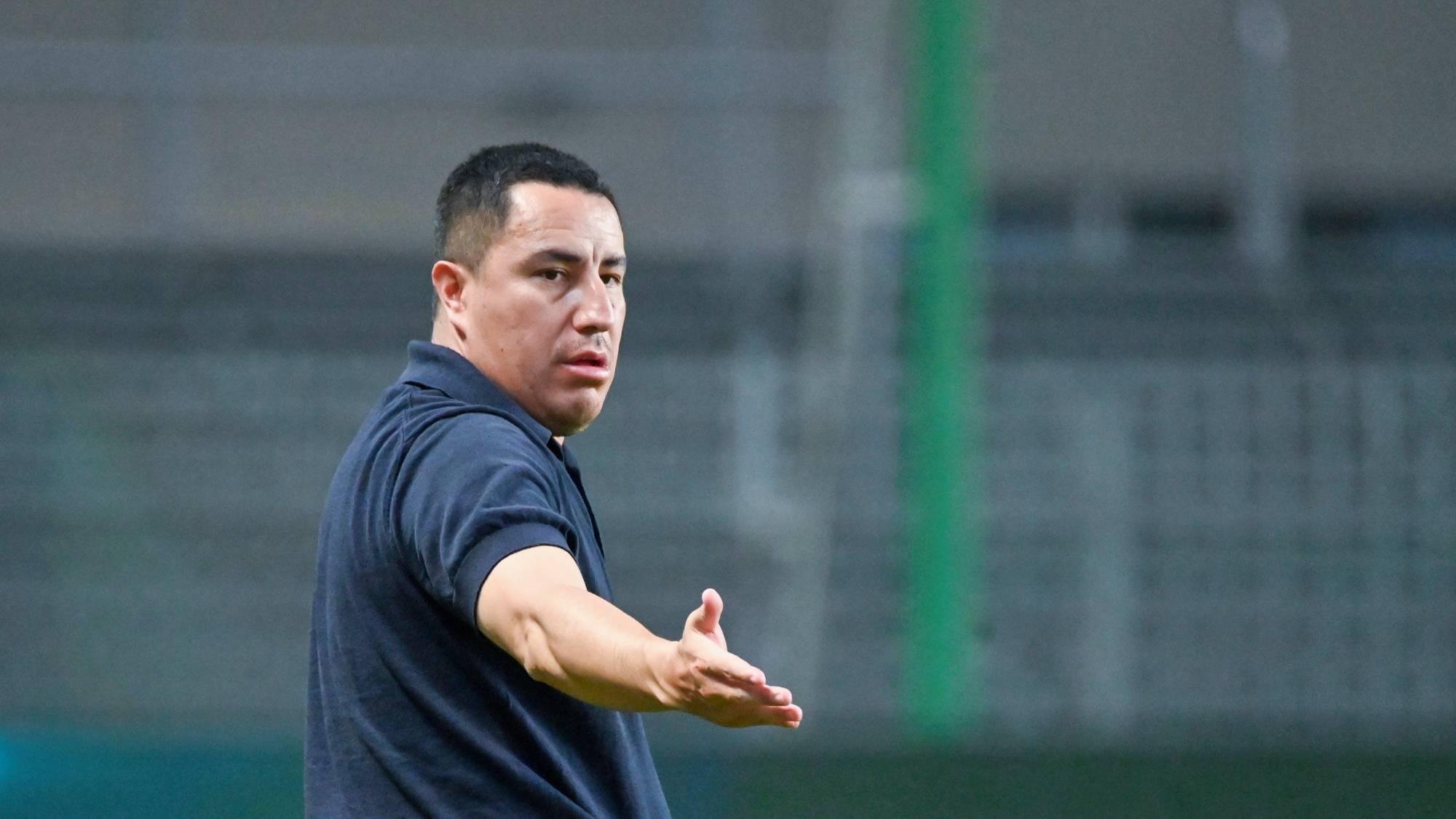 Efráin Juárez, az ETO FC vezetőedzője a labdarúgó Konferencia-liga selejtezőjének 2. fordulójában játszott ETO FC - Atert Bissen visszavágó mérkőzésen a győri ETO Stadionban 2026. július 30-án. A Győr 1-1-es döntetlent játszott, így 7-3-as összesítéssel továbbjutott.