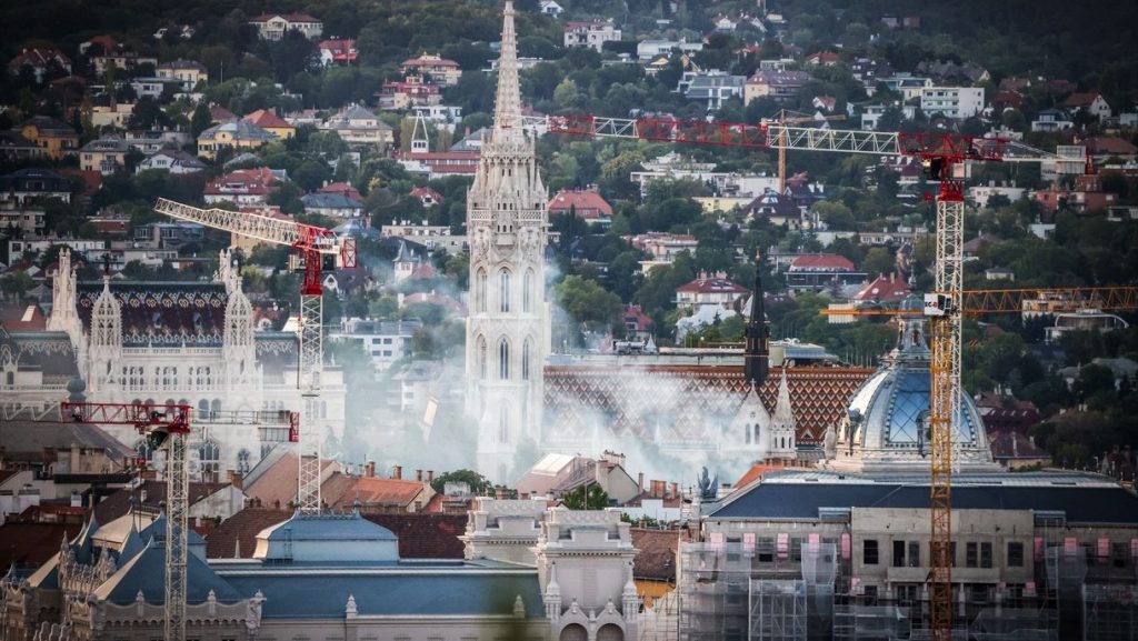 Tűz ütött ki a Halászbástya közvetlen közelében a Budai Várnegyedben