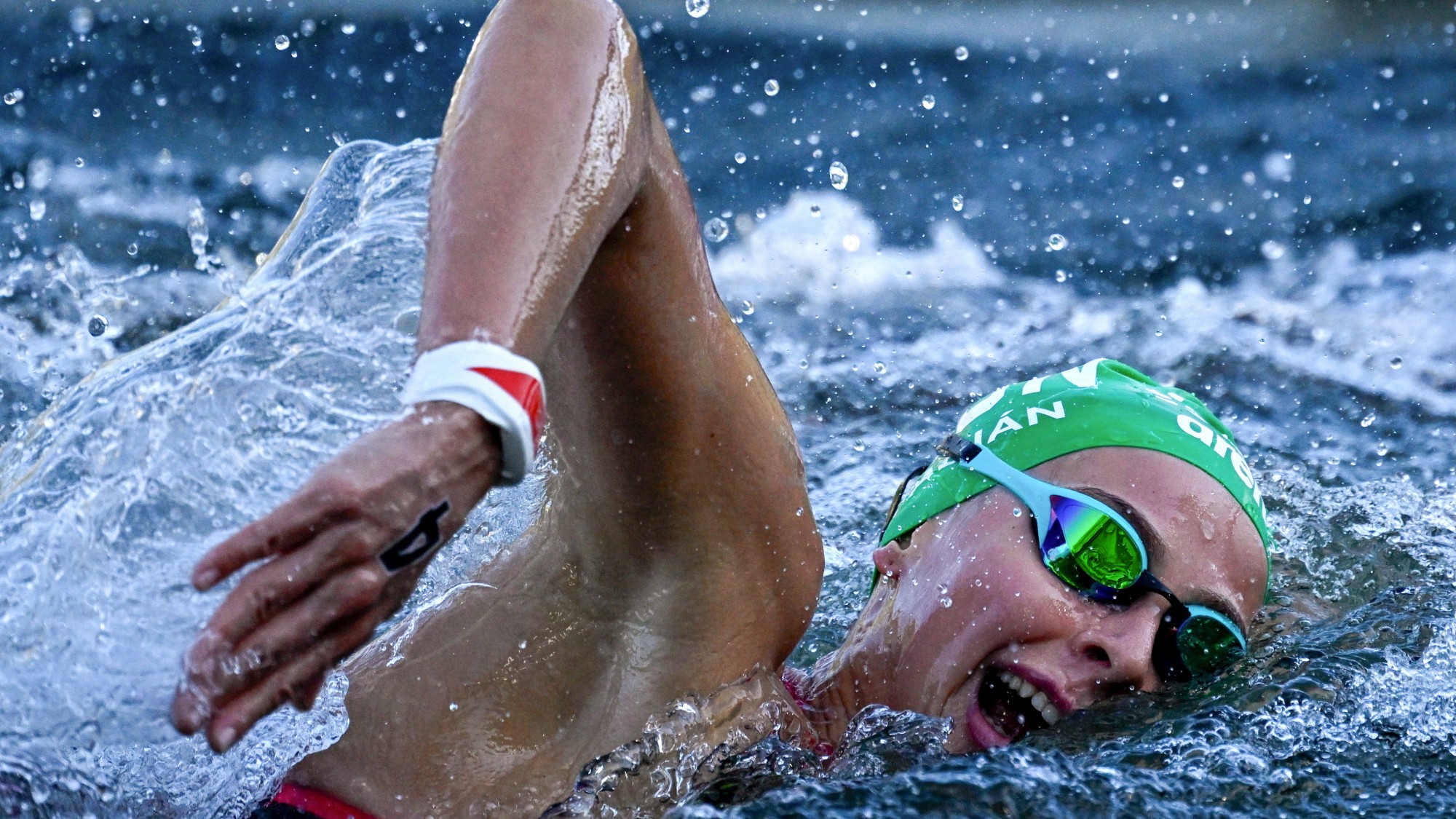 Fábián Bettina a női nyíltvízi úszók 3 kilométeres versenyében a párizsi vizes Európa-bajnokságon a Szajnán 2026. augusztus 7-én.