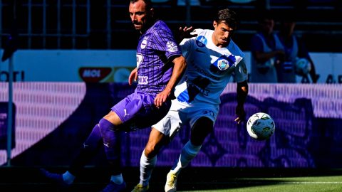 Fiola Attila, az Újpest (b) és Kerezsi Zalán, az MTK játékosa a labdarúgó OTP Bank Liga 4. fordulójában játszott Újpest FC - MTK Budapest mérkőzésen a Szusza Ferenc Stadionban 2026. augusztus 15-én.
