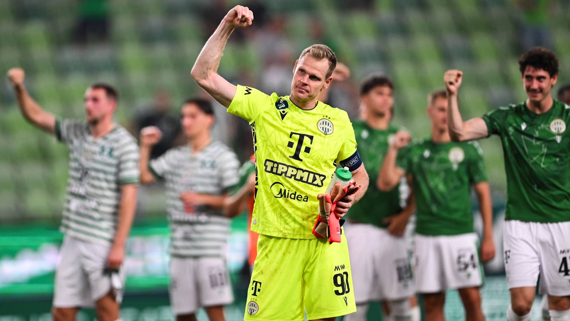 Dibusz Dénes, a Ferencváros kapusa a labdarúgó Európa-liga selejtezőjének 3. fordulójában játszott Ferencváros - Górnik Zabrze mérkőzés végén a Groupama Arénában 2026. augusztus 5-én. Ferencváros nyert 1-0-ra, így előnnyel utazhat a visszavágóra.