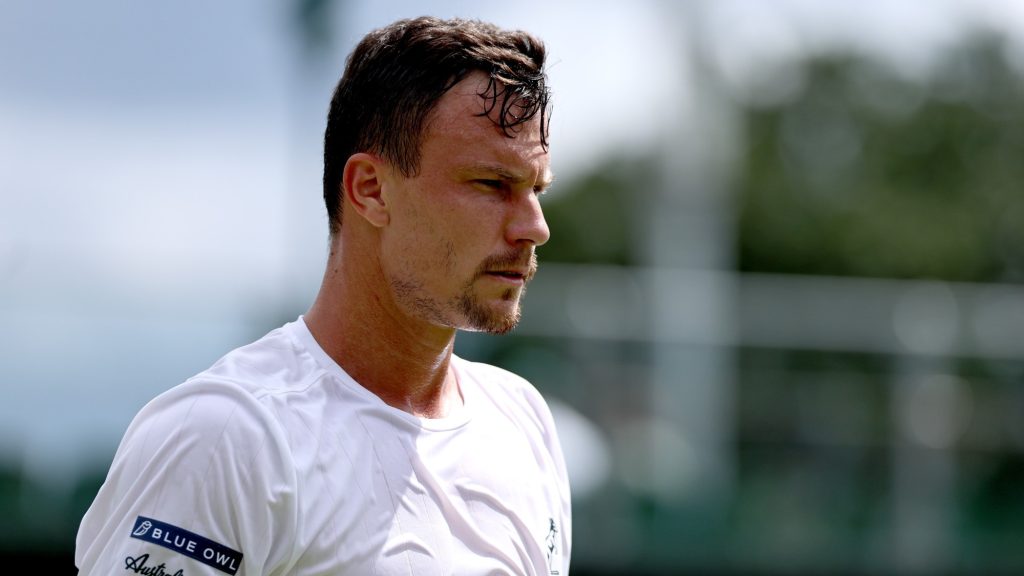Fucsovics Márton az amerikai Learner Tien elleni mérkőzésen a wimbledoni teniszbajnokság férfi egyesének második fordulójában, Londonban 2026. július elsején.