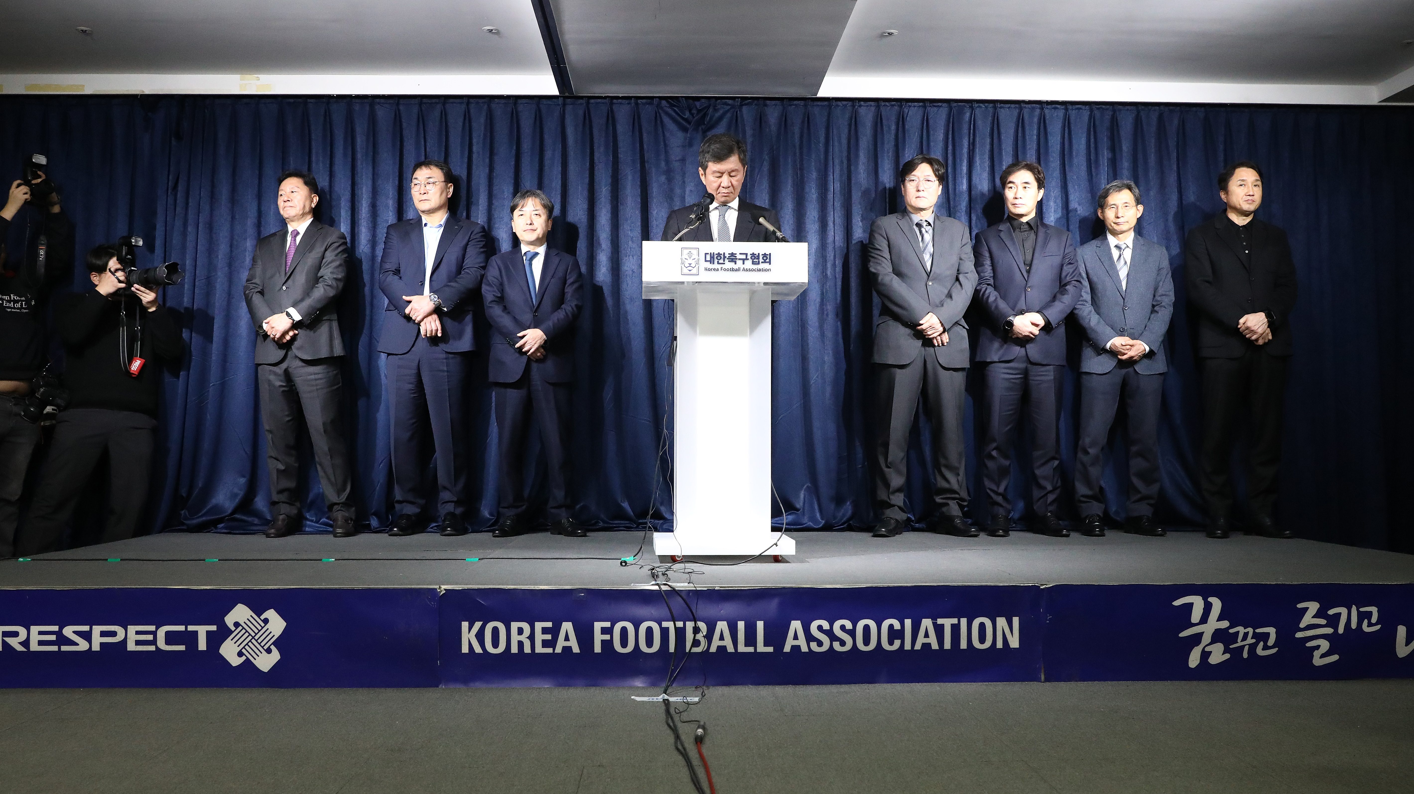 Hong Mjungbo kinevezésének sajtóeseménye.