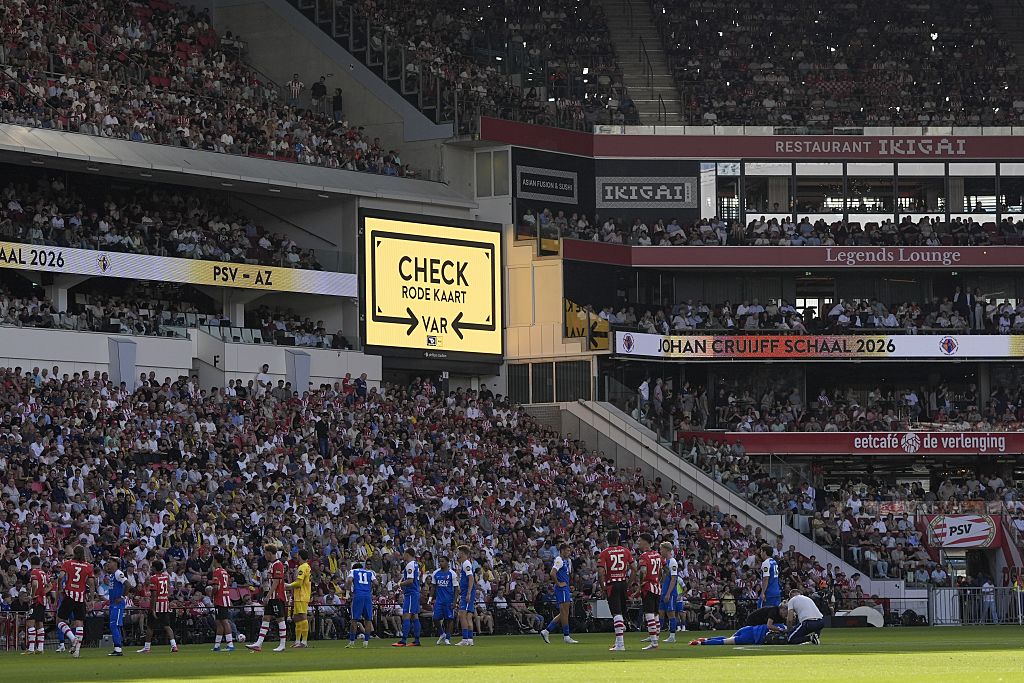 fejbe talpalás attól félt hogy leszakadt a füle psv az alkmaar holland szuperkupa