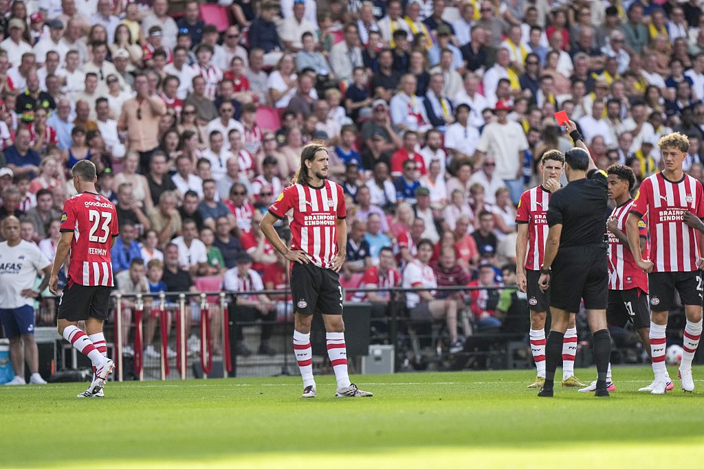 fejbe talpalás attól félt hogy leszakadt a füle psv az alkmaar holland szuperkupa