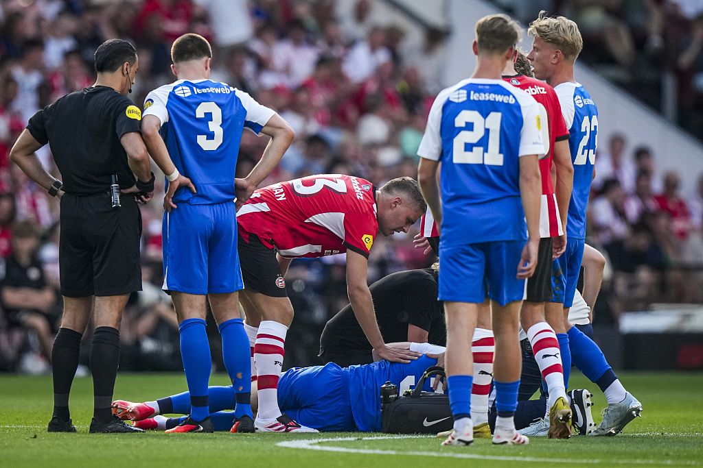 fejbe talpalás attól félt hogy leszakadt a füle psv az alkmaar holland szuperkupa