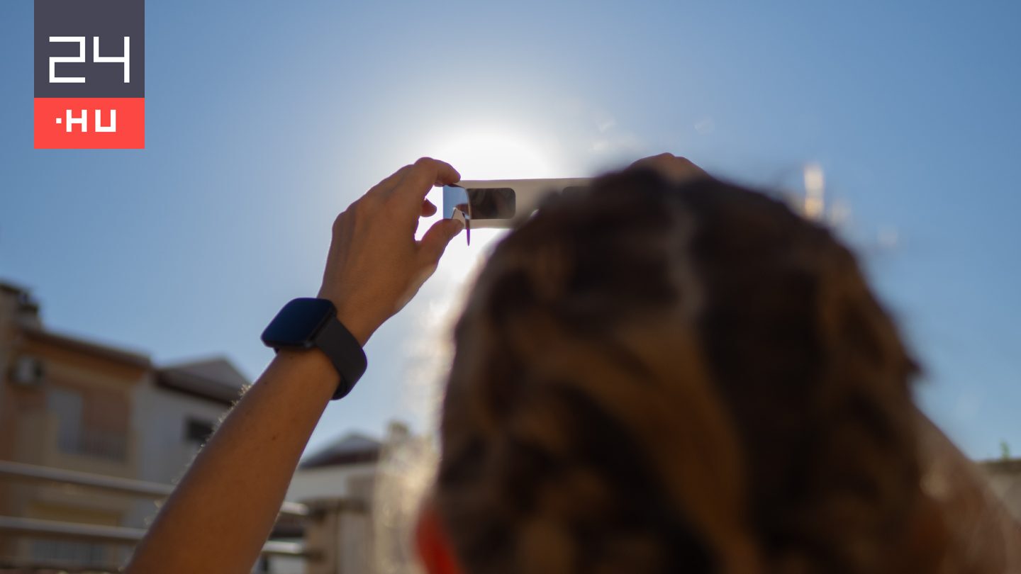 Figyelmeztetnek a szakértők: veszélyes telefonnal fotózni a napfogyatkozást