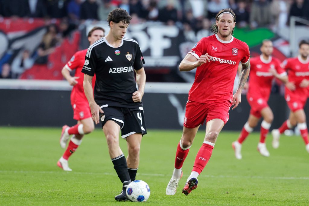 Magyar csapat talán nem lesz a Konferencia Ligában, de a magyar játékosok jó úton vannak az alapszakaszhoz 1 Várkonyi Bence a Twente elleni mérkőzésen.