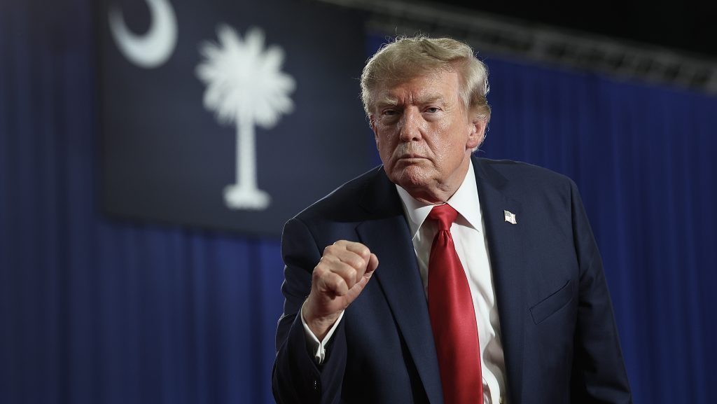 Trump nemzeti vészhelyzetet hirdetett, és kitiltott egy sor külföldi berendezést az amerikai energiarendszerből