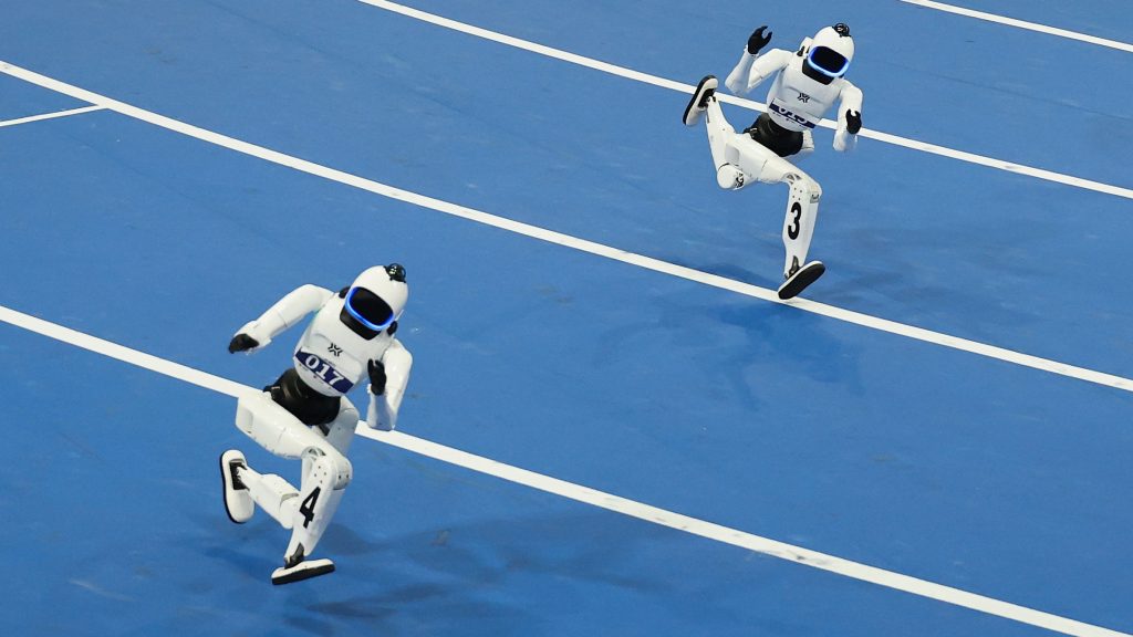 Kastélyhúzás, tűzpusztítás és robotsprint a hét képein