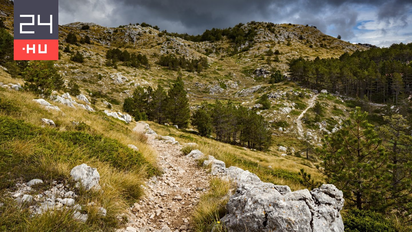 Víz nélkül maradt és meghalt Horvátországban egy cseh turista, egy 14 éves cseh lány a Dolomitokban zuhant szakadékba