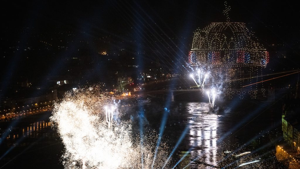 Hadházy hozzájárulna a „tűzijátékmutyi” happy endjéhez: feljelentést tesz