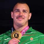 Az aranyérmes Halász Bence a férfi kalapácsvetés eredményhirdetésén a birminghami atlétikai Európa-bajnokságon 2026. augusztus 11-én. Halász Bence 84,25 méteres országos csúccsal győzött.