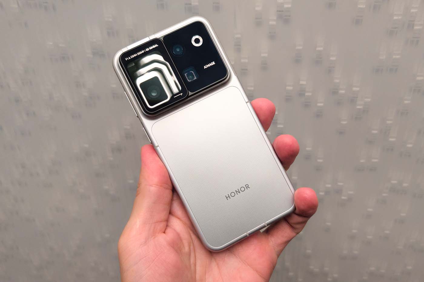 Erre a telefonra sok minden mondható, csak az nem, hogy unalmas lenne 3 Honor Robot Phone
