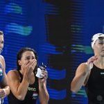 Ábrahám Minna, Késely Ajna és Pádár Nikolett, az ezüstérmes magyar váltó tagjai (b-j) a női 4x200 méteres gyorsváltó döntőjében.