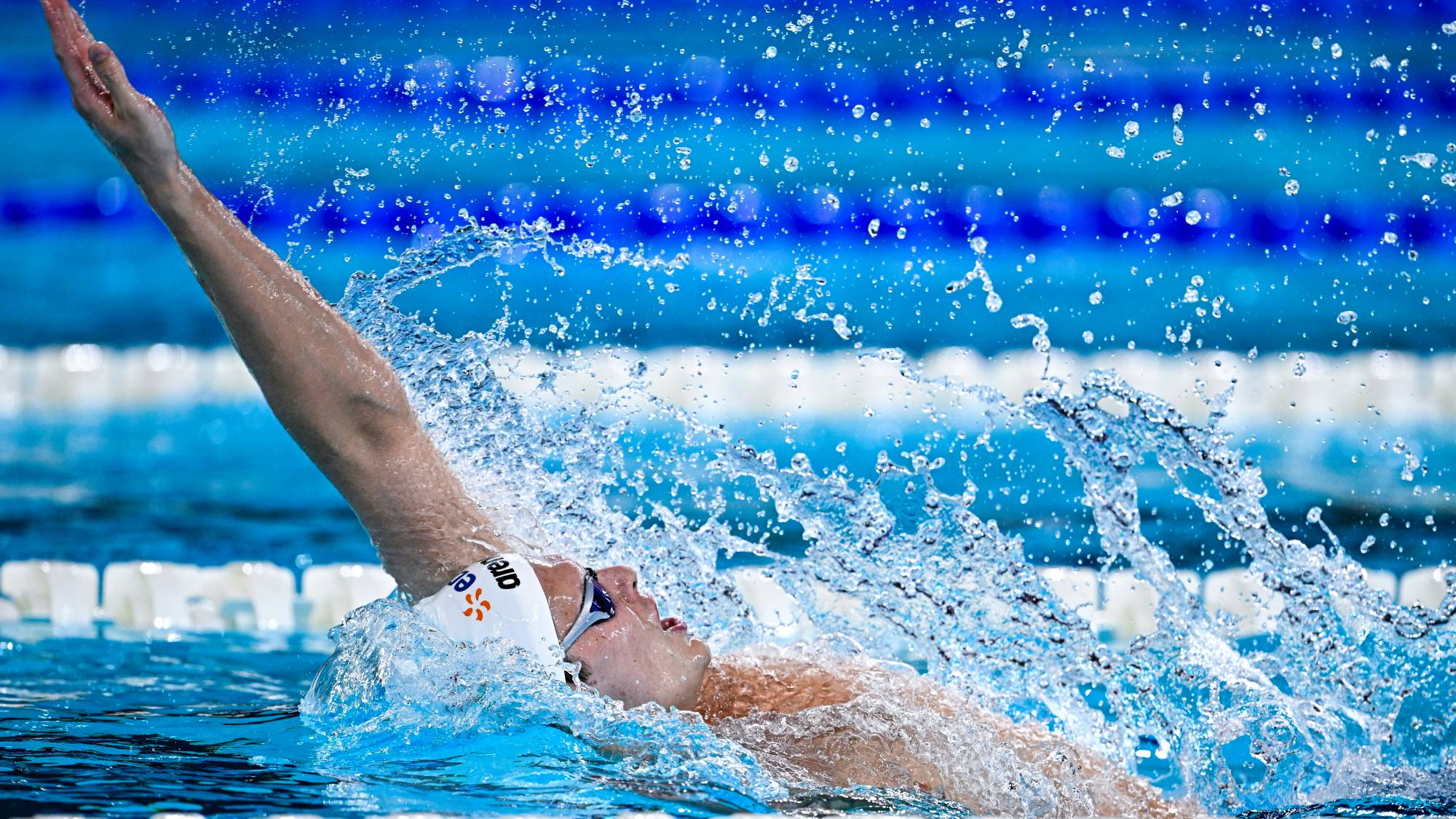 Kós Hubert a férfi 200 méteres hátúszás középdöntőjében a párizsi vizes Európa-bajnokságon az olimpiai vizesközpontban 2026. augusztus 11-én.