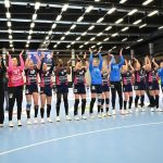 A Mosonmagyaróvár játékosai a női kézilabda Európa-liga A csoportjának első fordulójában játszott Motherson Mosonmagyaróvári KC - Thüringer HC mérkőzés végén.