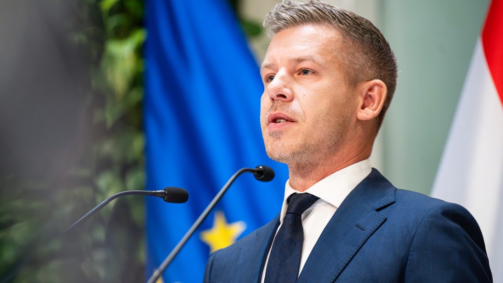 Magyar Péter telefonon fejezte ki részvétét Donald Tusknak a busztragédia miatt