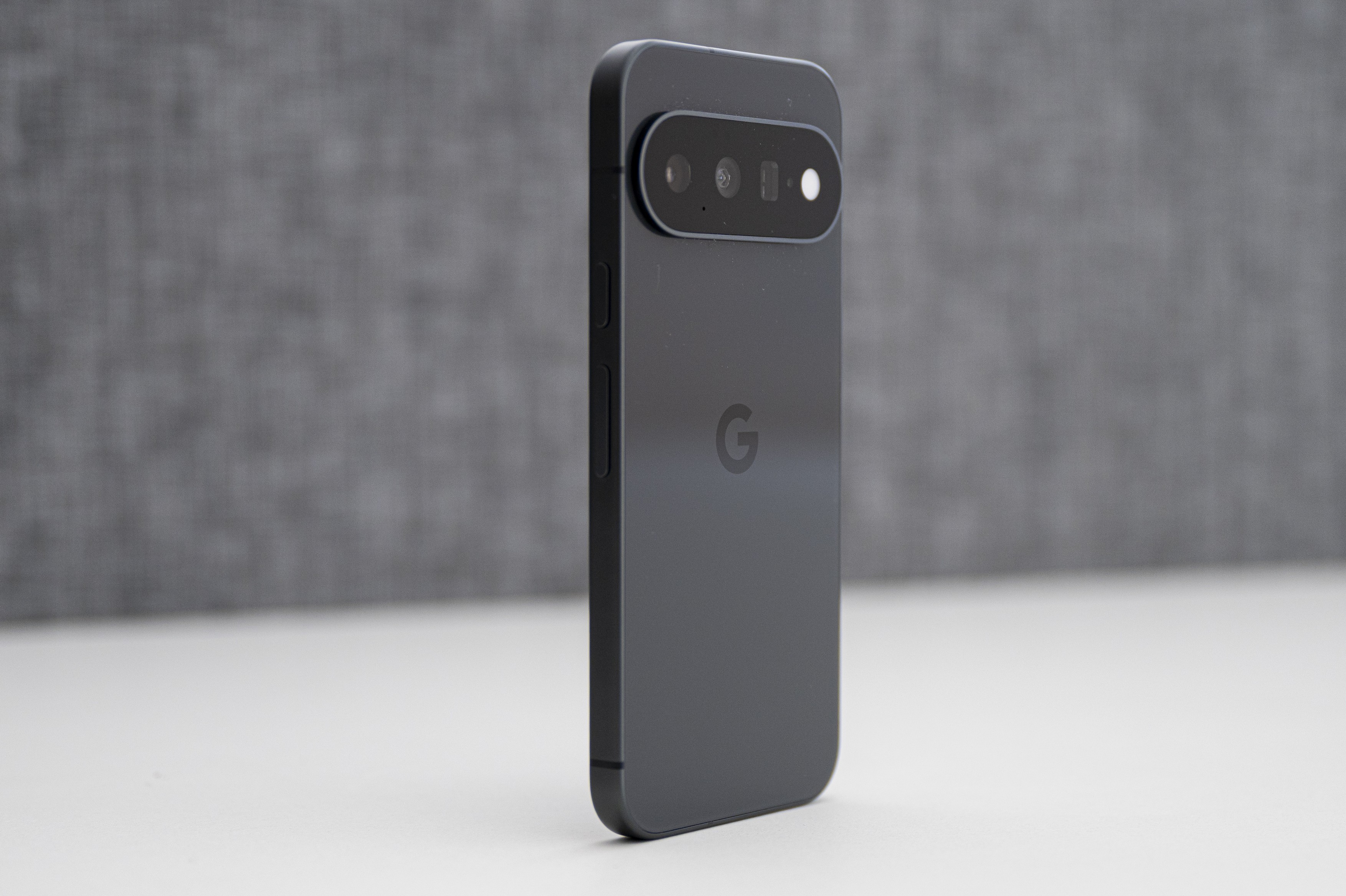 Pixel 11 okostelefon fekete színben.