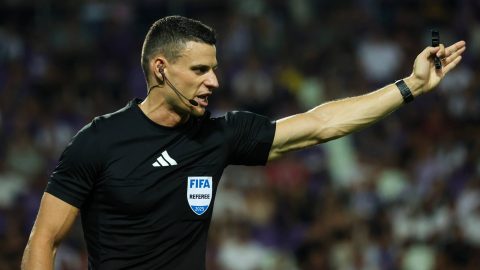 Rúsz Márton játékvezető a labdarúgó Fizz Liga 4. fordulójában játszott Újpest FC - Kisvárda Master Good mérkőzésen a Szusza Ferenc Stadionban 2025. augusztus 15-én.