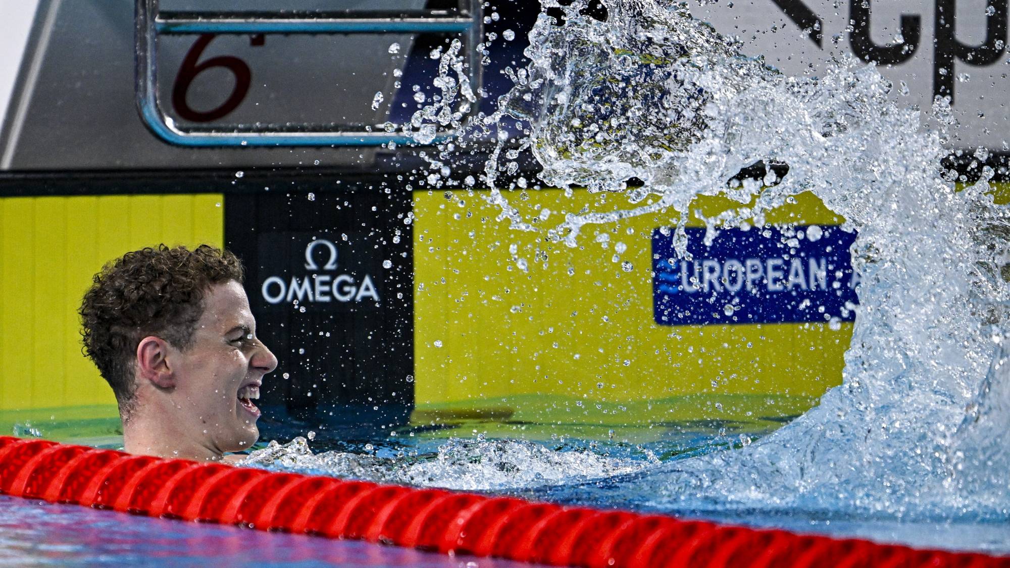 Az ezüstérmes Sárkány Zalán a férfi 1500 méteres gyorsúszás döntője végén a párizsi vizes Európa-bajnokságon az olimpiai vizesközpontban 2026. augusztus 15-én.