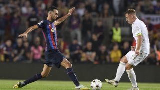 BARCELONA, SPAIN - OCTOBER 26: Barcelona's Spanish midfielder Sergio Busquets vies with Bayern Munchen's midfielder Joshua Kimmich ( R ) during the Uefa Champions League football match between FC Barcelona vs Bayern Munchen at the Camp Nou stadium in Barcelona on October 26, 2022. Adria Puig / Anadolu Agency