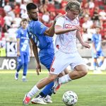 Somogyi Tamás, a Kispest (j) és Adrian Zeljkovic, az MTK játékosa a labdarúgó OTP Bank Liga 2. fordulójában játszott Kispest-Honvéd FC - MTK Budapest mérkőzésen a Bozsik Arénában 2026. augusztus 1-jén.