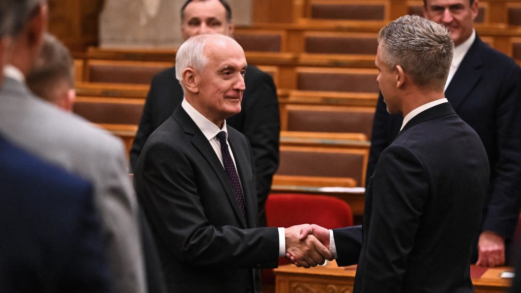Megjött a Tisza válasza arra, hogy a Fidesz a tatai sortűzper miatt támadja Baka Andrást