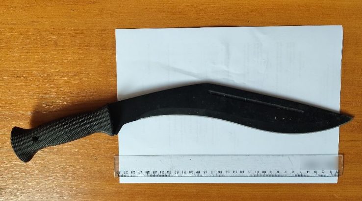 Megkéseltek egy férfit a székesfehérvári Tescóban