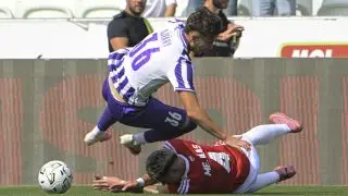 Ujváry Ferenc, az Újpest (b) és Josua Mejías, a Debrecen játékosa a labdarúgó OTP Bank Liga 2. fordulójában játszott Újpest FC - Debreceni VSC mérkőzésen a Szusza Ferenc Stadionban 2026. augusztus 2-án.