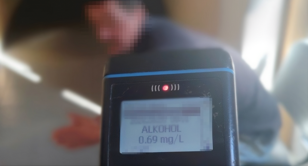 Ittas vezetésen kaptak egy férfit, aki épp a rendőrségre tartott, hogy kihallgassák ittas vezetés miatt