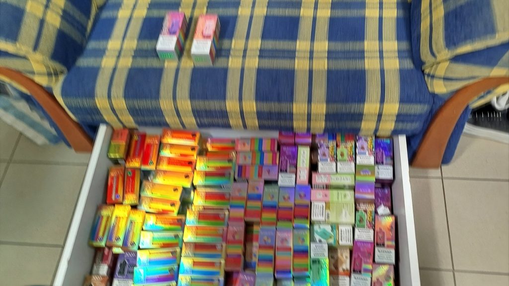 Azt mondta a NAV embereinek az idős férfi, hogy saját fogyasztásra vásárolta a tőle lefoglalt 185 darab Vapsolót