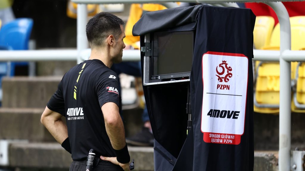 „Ez futball, nem PlayStation” – nagy változásokat jelentett be az UEFA a VAR-nál