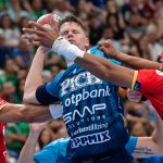 Yehia Elderaa (b) és Ali Zein (j), a Veszprém, valamint Lukács Péter, a Szeged (k) játékosa a férfi kézilabda szuperkupa döntőjében játszott One Veszprém HC - OTP Bank-Pick Szeged mérkőzésen a székesfehérvári MET Arénában 2026. augusztus 30-án.
