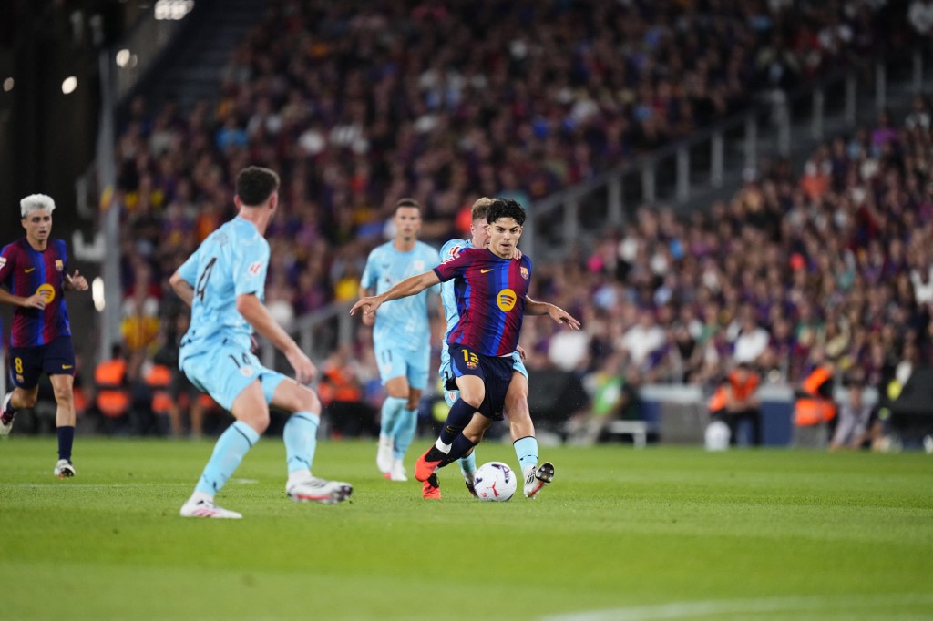 „Tetszik a bajszod” – mondta a bíró meccs előtt a Barca csapatkapitányának 1 Xavi Espart meggyőző teljesítményt nyújtott.