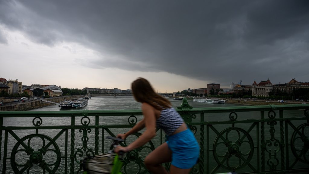 Záporokkal, zivatarokkal ér véget a példátlan forróság