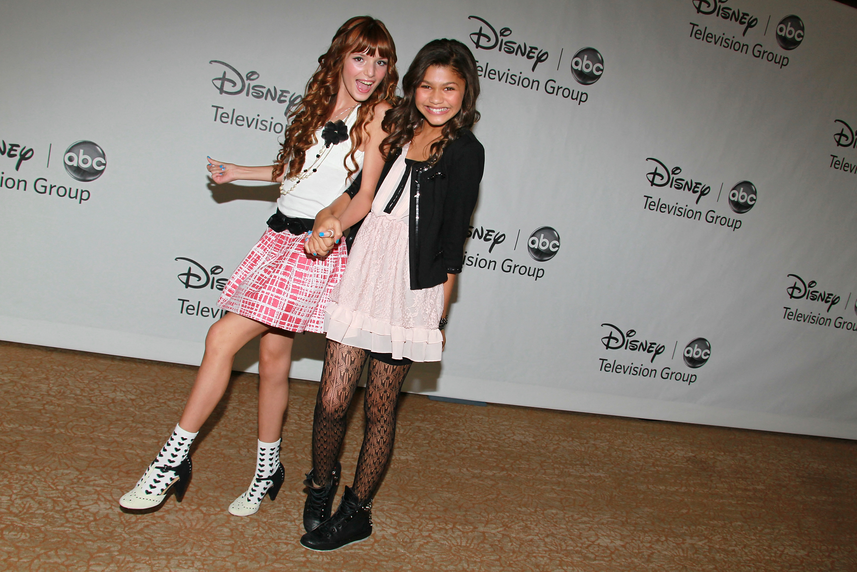 Bella Thorne és Zendaya Coleman a Disney eseményén 2010-ben.