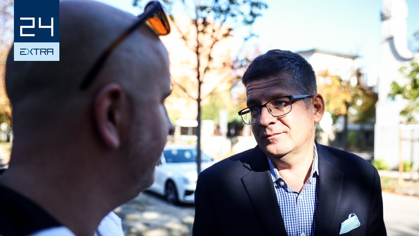 Seszták Miklós besétált az ügyészségre vallomást tenni