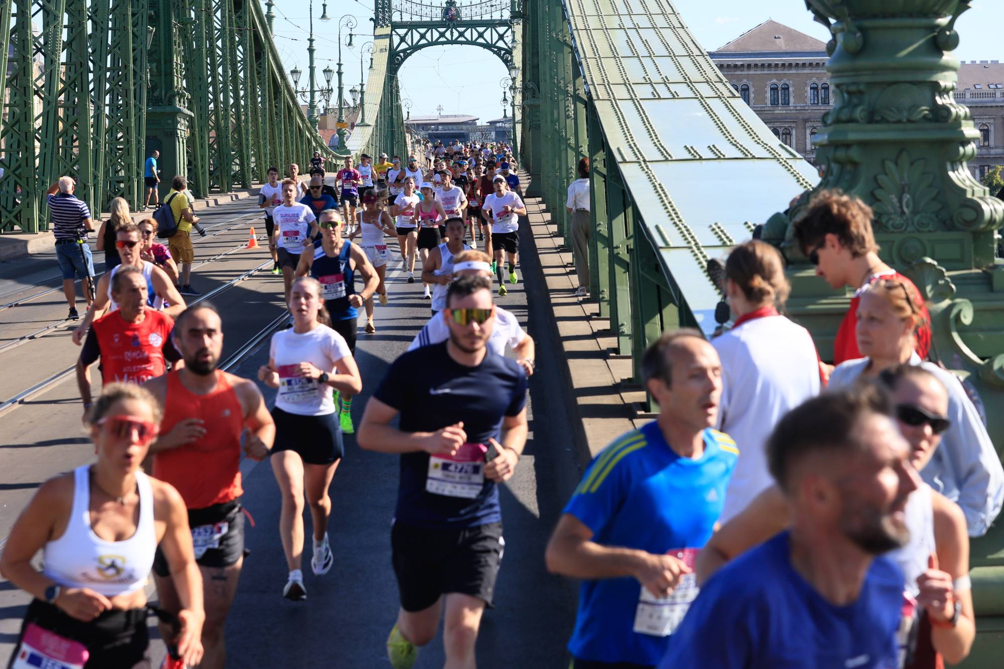 Budapest, 2026. szeptember 6. A 41. Wizz Air Budapest Félmaraton mezőnye a Szabadság hídon 2026. szeptember 6-án.