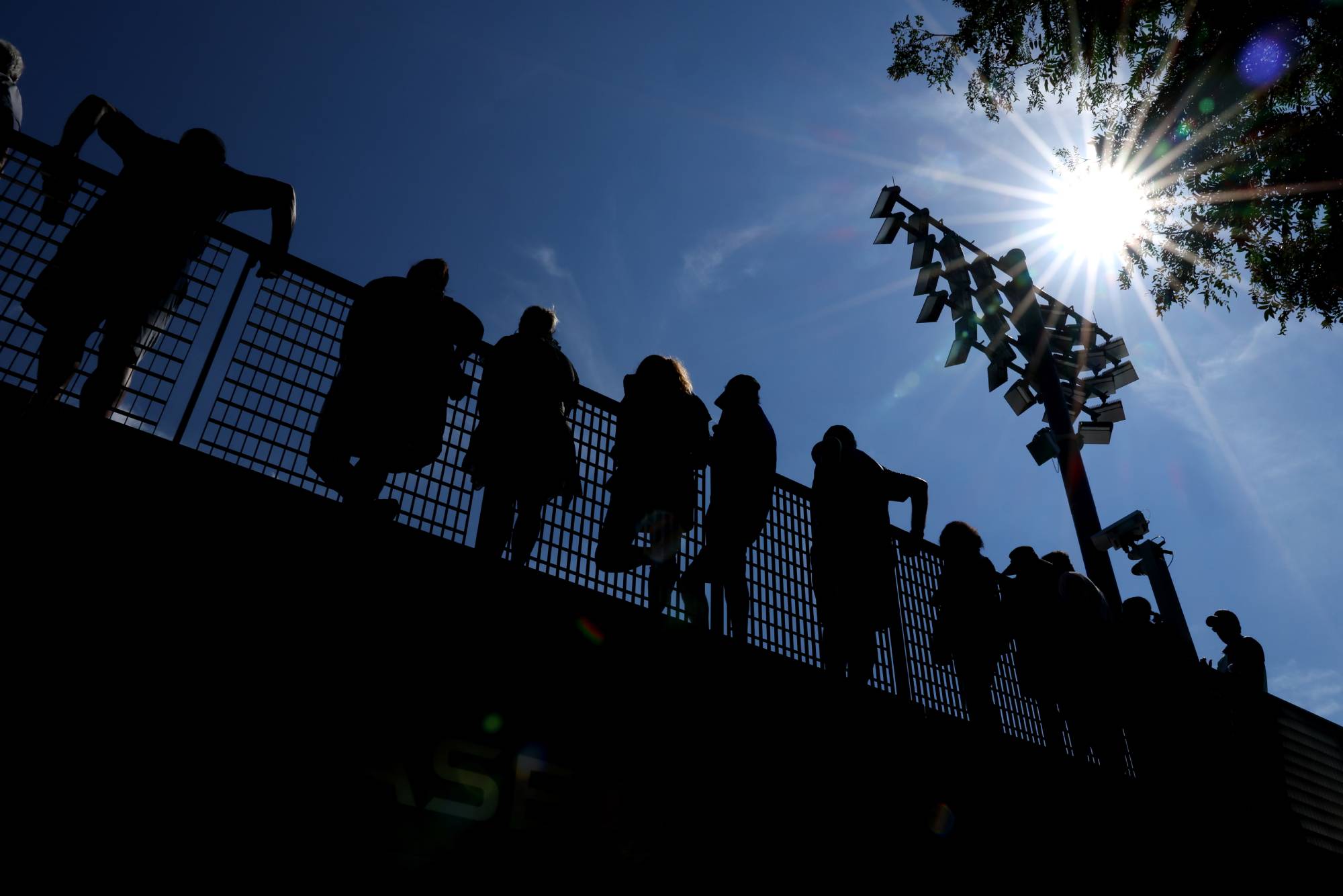 NEW YORK, NEW YORK - SEPTEMBER 03: Spectators look on from Court 10 on Day Five of the 2026 US Open at USTA Billie Jean King National Tennis Center on September 03, 2026 in the Flushing neighborhood of the Queens borough of New York City. (Photo by Caleb Bowlin/Getty Images)