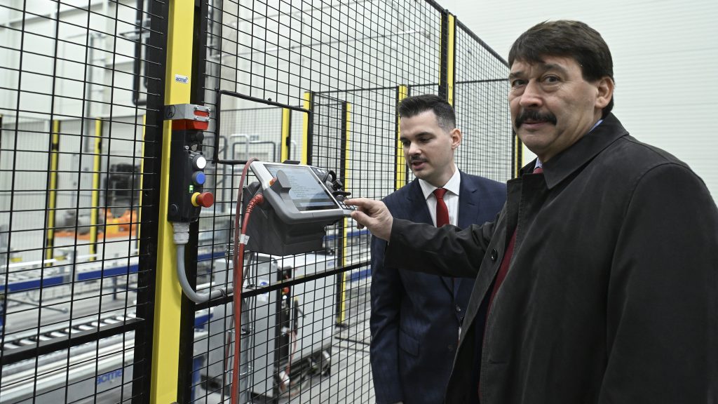 Áder Jánosék befektetését maga alá temeti az üllői lárvagyár   