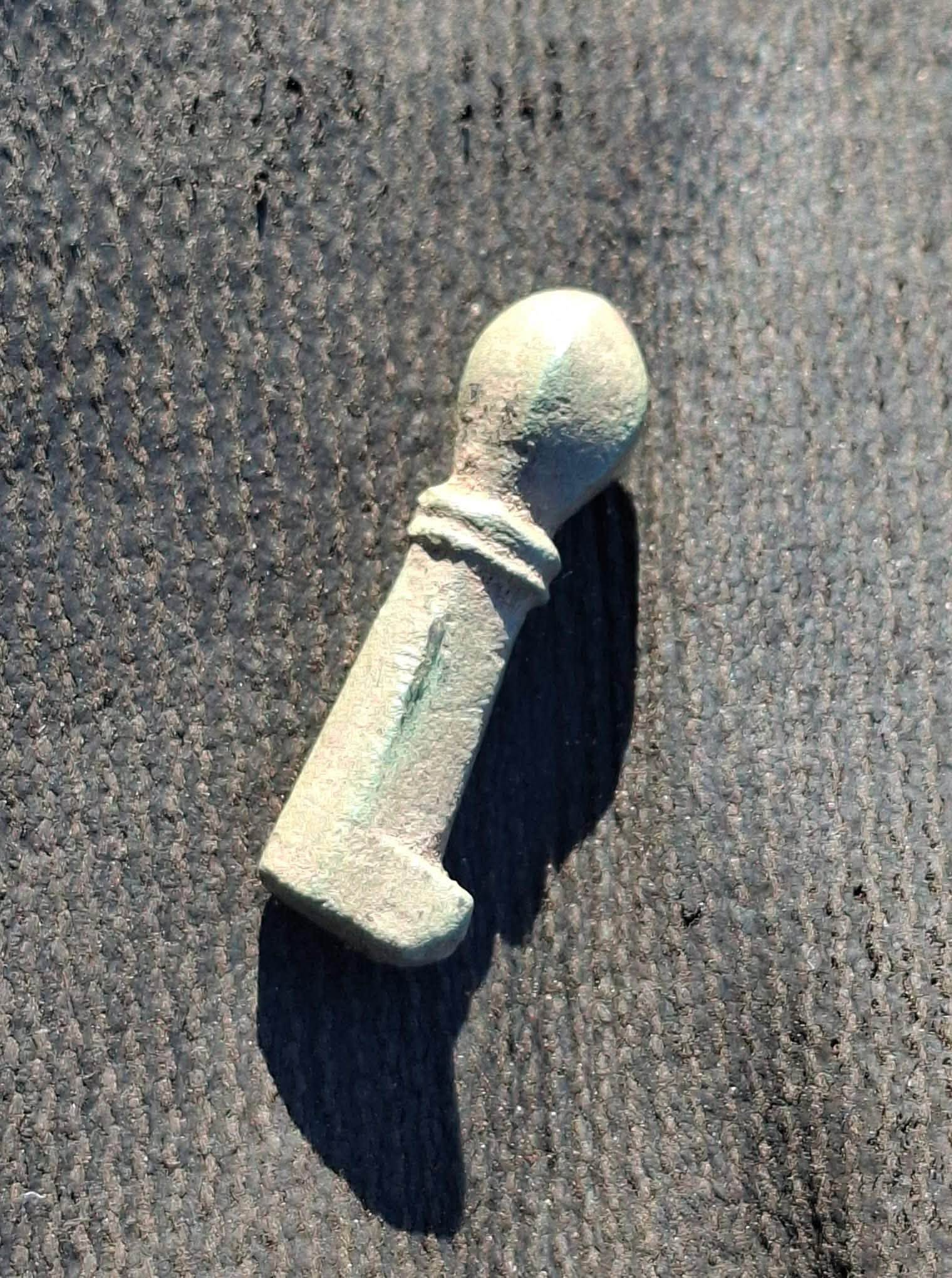 Késő római fibula töredéke (Pálffy Gyula találata).
