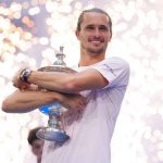 Alexander Zverev és a US Open trófeája.
